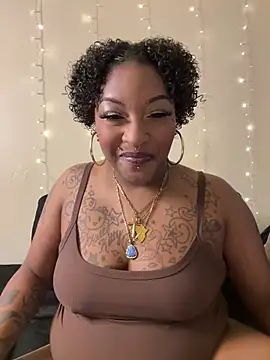 Snapshot of Egyptian_reign chatting on 7, 2, 2026 Egyptian reign online show from 7, 2, 2026