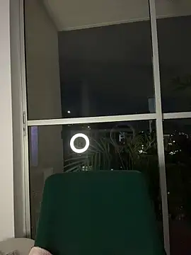 Snapshot of alesziarose_ chatting on 1, 3, 2026 alesziarose online show from 1, 3, 2026