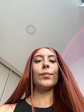 Snapshot of alesziarose_ chatting on 7, 6, 2026 alesziarose online show from 7, 6, 2026