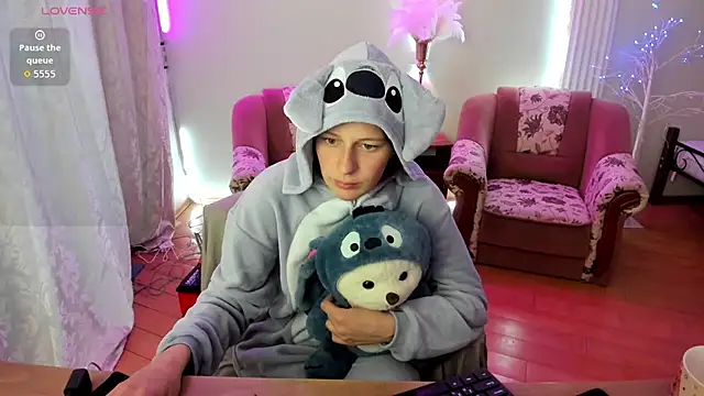 Snapshot of Lily_Viola chatting on 9, 4, 2026 Lily Viola online show from 9, 4, 2026