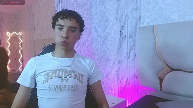 Snapshot of Zayn_tay chatting on 15, 2, 2026 Zayn tay online show from 15, 2, 2026