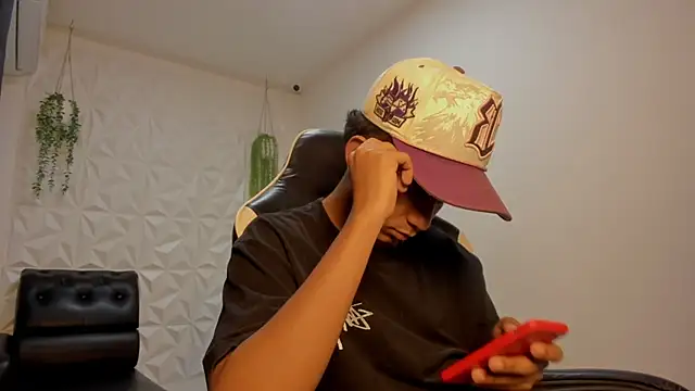 Snapshot of Alluringangel23 chatting on 7, 1, 2026 Alluringangel23 online show from 7, 1, 2026