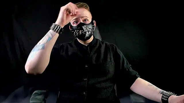 NoirWarden online show from 4, 2, 2026