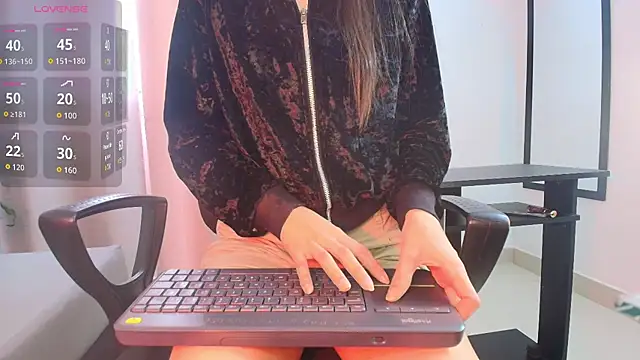 Snapshot of saray_reesee chatting on 12, 1, 2026 saray reesee online show from 12, 1, 2026