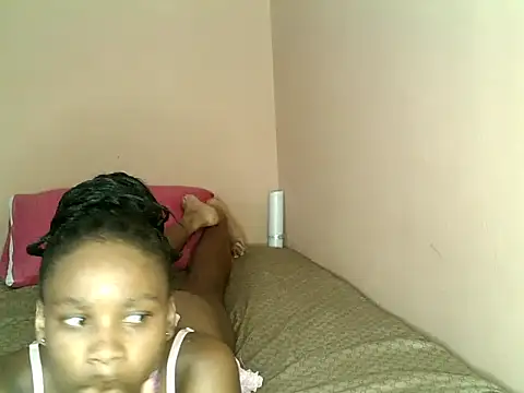 Snapshot of Cutenique chatting on 7, 1, 2026 Cutenique online show from 7, 1, 2026