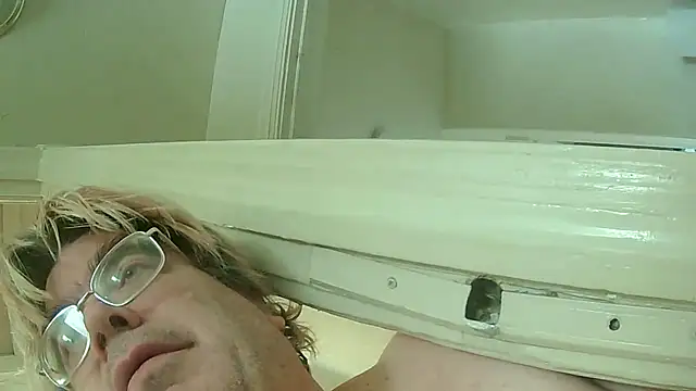 Snapshot of LingerieVape chatting on 4, 2, 2026 LingerieVape online show from 4, 2, 2026