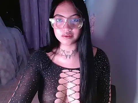 Snapshot of bigsara33 chatting on 5, 1, 2026 bigsara33 online show from 5, 1, 2026