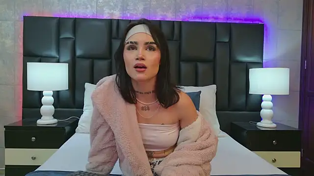 LunaBloomm online show from 7, 1, 2026