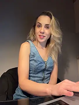 ElenaWhitmore online show from 22, 3, 2026