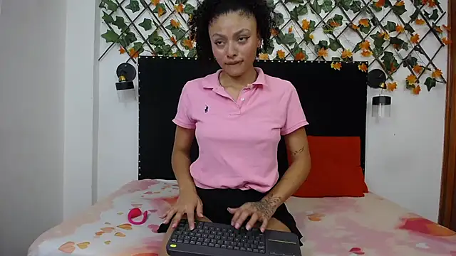 Snapshot of vsamanthaper1 chatting on 9, 4, 2026 vsamanthaper1 online show from 9, 4, 2026