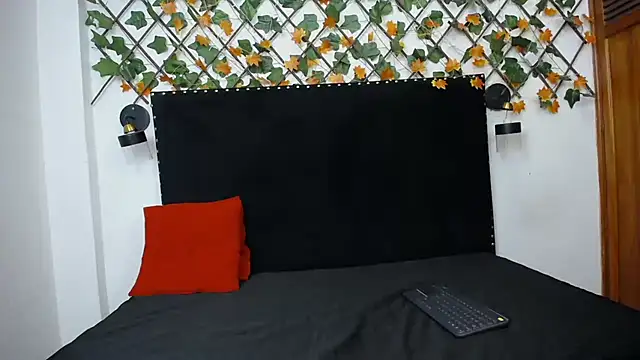 Snapshot of vsamanthaper1 chatting on 10, 4, 2026 vsamanthaper1 online show from 10, 4, 2026