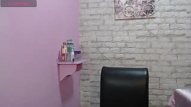 Snapshot of Little18Doll chatting on 16, 3, 2026 Little18Doll online show from 16, 3, 2026