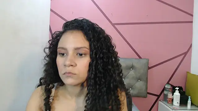 Snapshot of Little18Doll chatting on 12, 4, 2026 Little18Doll online show from 12, 4, 2026