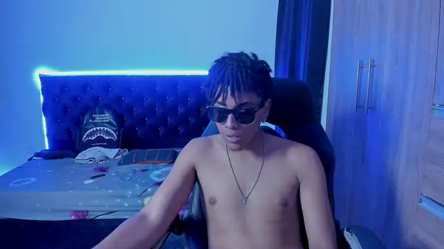 Snapshot of kurly_scott chatting on 7, 1, 2026 kurly scott online show from 7, 1, 2026