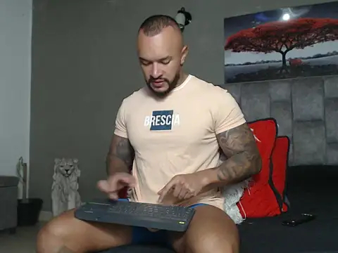 Snapshot of LeonGolds chatting on 4, 2, 2026 LeonGolds online show from 4, 2, 2026