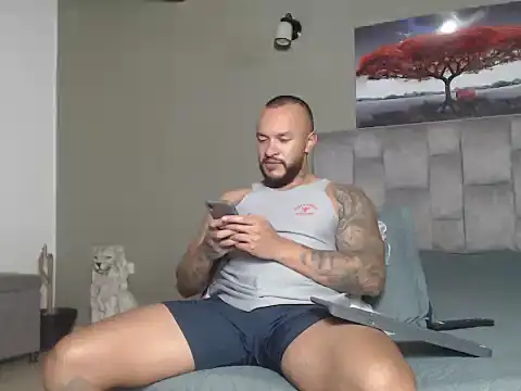 Snapshot of LeonGolds chatting on 21, 2, 2026 LeonGolds online show from 21, 2, 2026