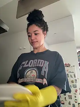 crystal dlun online show from 19, 4, 2026