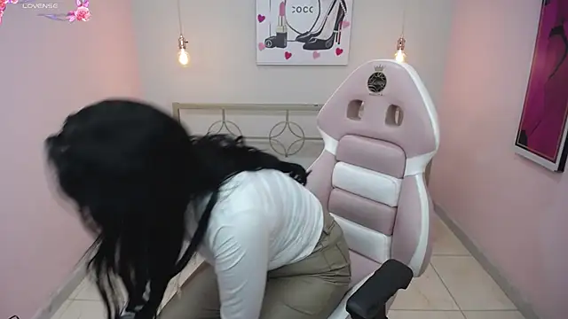 Snapshot of Adri_gomez_x chatting on 10, 4, 2026 Adri gomez x online show from 10, 4, 2026