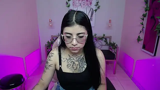 Snapshot of Adri_gomez_x chatting on 13, 7, 2026 Adri gomez x online show from 13, 7, 2026