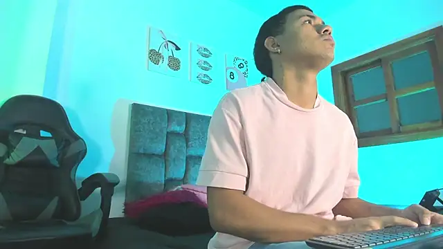 Snapshot of Liamsubtle01 chatting on 9, 4, 2026 Liamsubtle01 online show from 9, 4, 2026