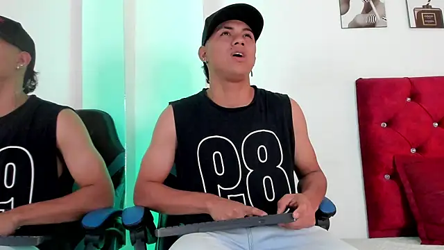 Snapshot of Liamsubtle01 chatting on 10, 4, 2026 Liamsubtle01 online show from 10, 4, 2026