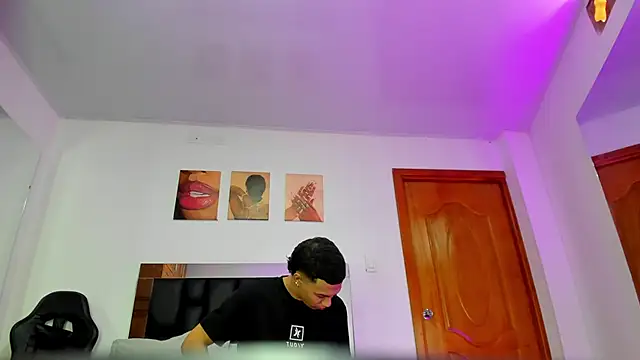 Liamsubtle01 online show from 18, 5, 2026