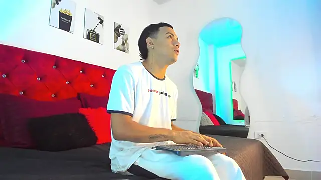 Liamsubtle01 online show from 26, 5, 2026