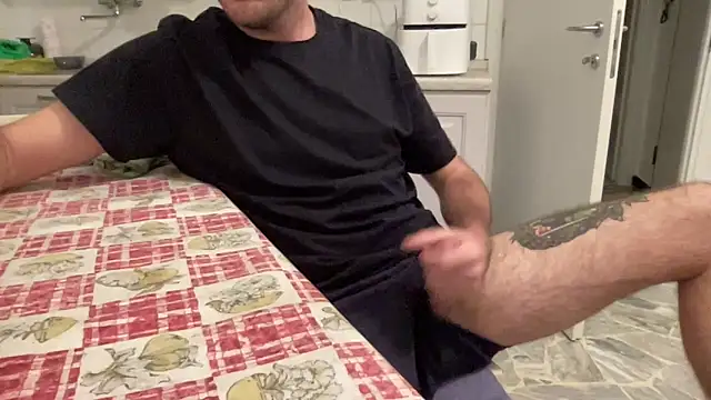 Al0neB0y01 online show from 4, 6, 2026