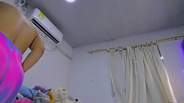 Snapshot of vennuss19 chatting on 30, 4, 2026 vennuss19 online show from 30, 4, 2026