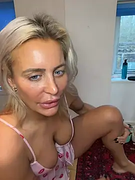 Snapshot of AliceDx chatting on 12, 2, 2026 AliceDx online show from 12, 2, 2026