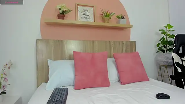 Snapshot of charlote_smit_ chatting on 10, 1, 2026 charlote smit online show from 10, 1, 2026