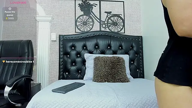 Riley Reid Milf online show from 19, 1, 2026