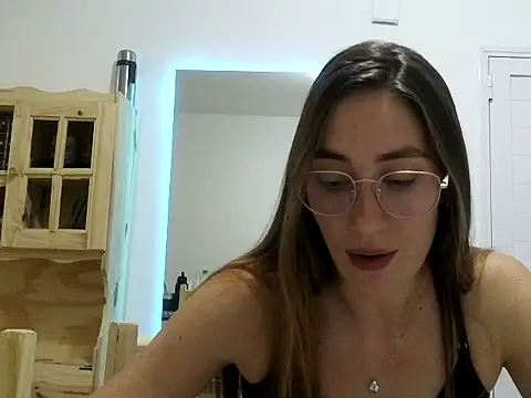 Snapshot of Noracherry chatting on 8, 3, 2026 Noracherry online show from 8, 3, 2026