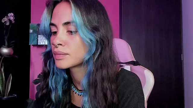 Snapshot of azula_lillet chatting on 15, 1, 2026 azula lillet online show from 15, 1, 2026