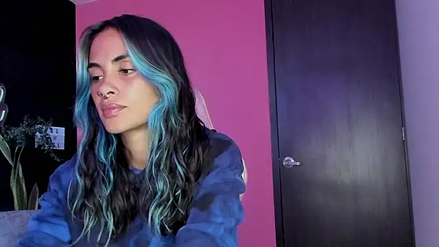 Snapshot of azula_lillet chatting on 4, 2, 2026 azula lillet online show from 4, 2, 2026