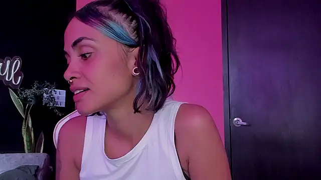 Snapshot of azula_lillet chatting on 8, 2, 2026 azula lillet online show from 8, 2, 2026