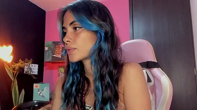 Snapshot of azula_lillet chatting on 14, 2, 2026 azula lillet online show from 14, 2, 2026