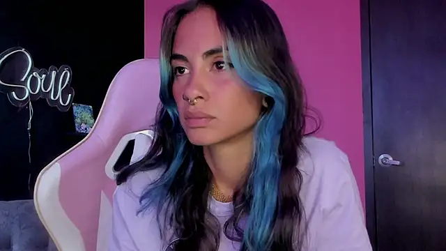 Snapshot of azula_lillet chatting on 7, 4, 2026 azula lillet online show from 7, 4, 2026