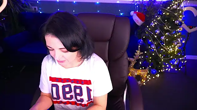 Dafni Monn online show from 31, 12, 2024