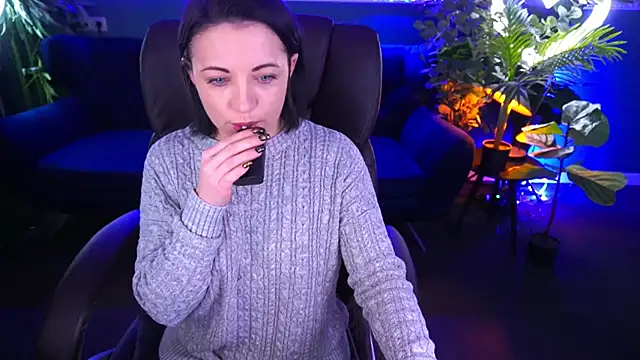 Dafni Monn online show from 13, 1, 2025