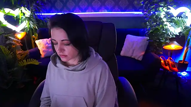 Dafni Monn online show from 11, 3, 2025