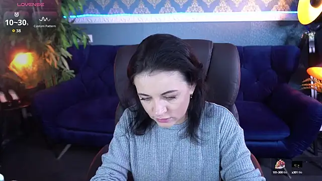 Dafni Monn online show from 4, 10, 2025