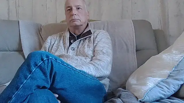 Snapshot of Helinetrav chatting on 1, 3, 2026 Helinetrav online show from 1, 3, 2026