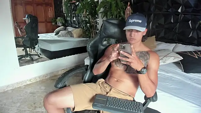 Snapshot of elliot_colton chatting on 1, 7, 2026 elliot colton online show from 1, 7, 2026