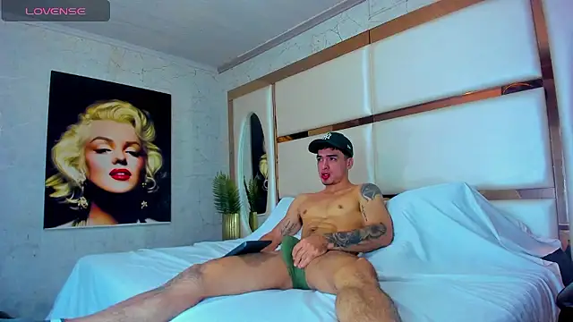 Snapshot of Big_valentinhunk7 chatting on 11, 1, 2026 Big valentinhunk7 online show from 11, 1, 2026