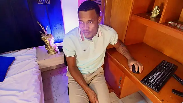 Snapshot of Latinblack_98 chatting on 10, 1, 2026 Latinblack 98 online show from 10, 1, 2026