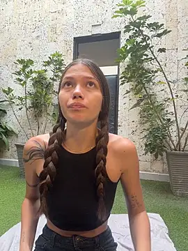 Snapshot of EmmaJhoons chatting on 6, 2, 2026 EmmaJhoons online show from 6, 2, 2026