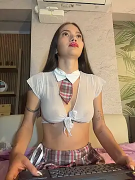 Snapshot of EmmaJhoons chatting on 25, 2, 2026 EmmaJhoons online show from 25, 2, 2026