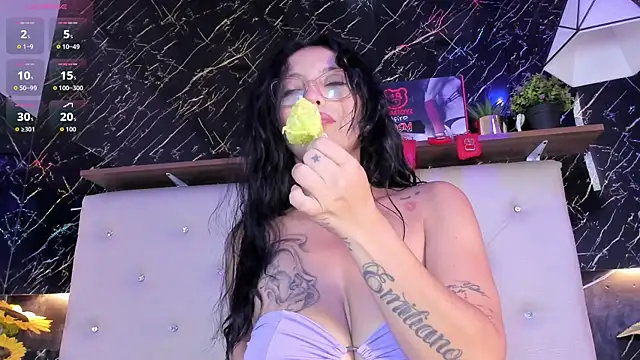 Snapshot of Renata_blue chatting on 7, 4, 2026 Renata blue online show from 7, 4, 2026