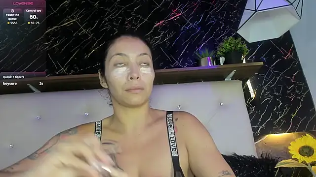 Snapshot of Renata_blue chatting on 9, 4, 2026 Renata blue online show from 9, 4, 2026